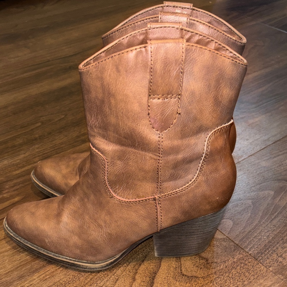 Madden Girl Brown Western Heeled Boots 8